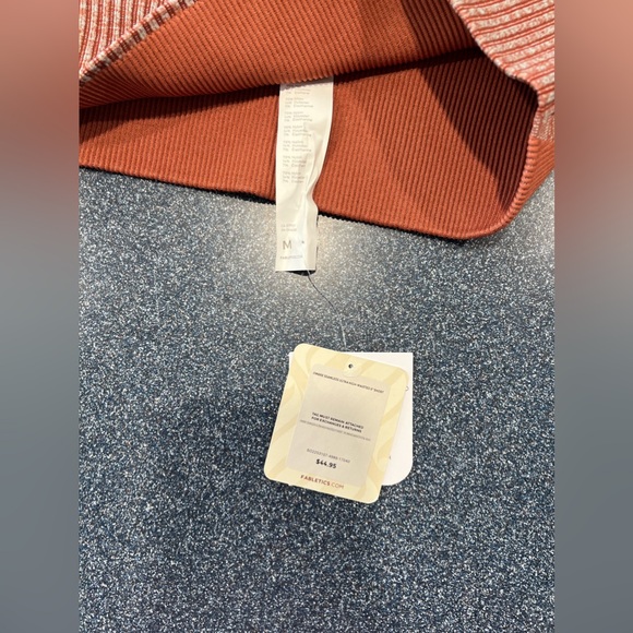 NWT Fabletics Ombre Seamless Ultra High-Waisted 6" Short and Top - Picture 5 of 7